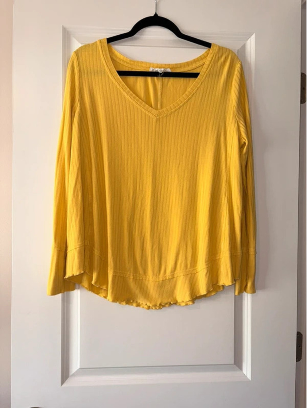 Jane + Delancey Women’s Large Mustard Yellow Ribbed V Neck Bell Sleeve Top